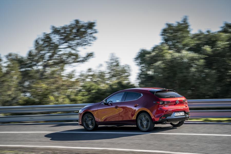  Mazda3 Hatchback 2019 года  (WW) (фото 2 из 40)